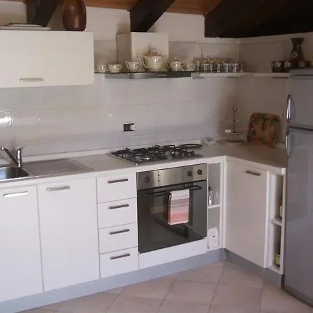La Mansarda Di Lella Apartman *
